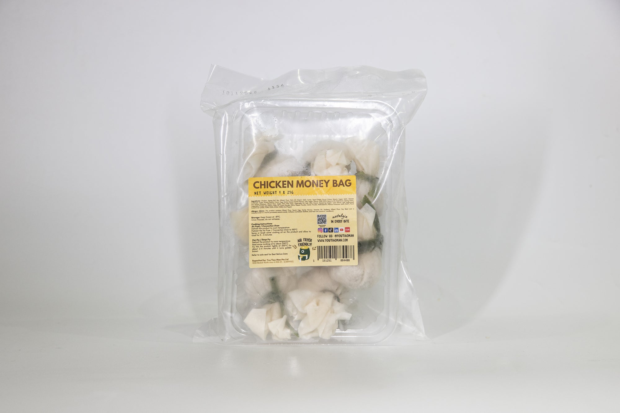 Fried chicken dumpling dim sum shaped as a bag.